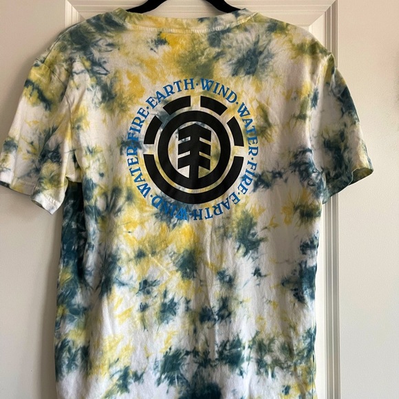Men’s size, small earth, wind, and fire Element T-shirt - Picture 2 of 3